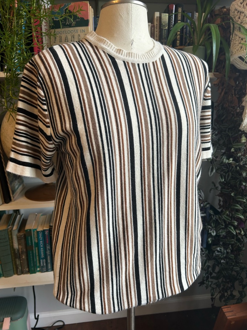 Boohoo Short Sleeve Striped Knit Top in Cream, Black & Brown